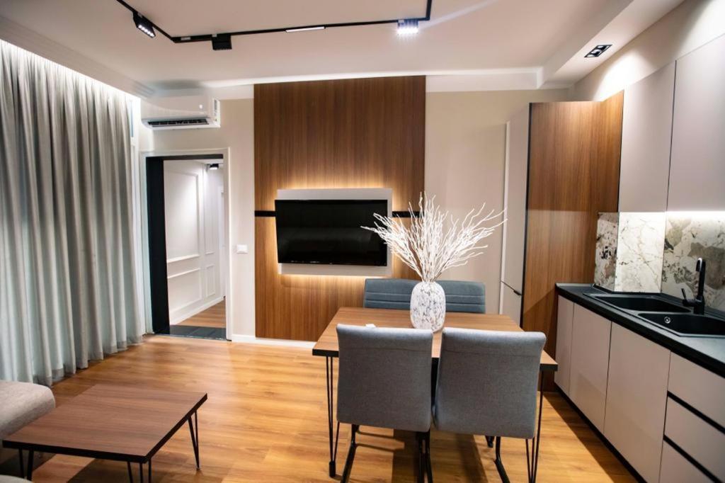 Luxury Apartment At Condor Center Tirana Esterno foto
