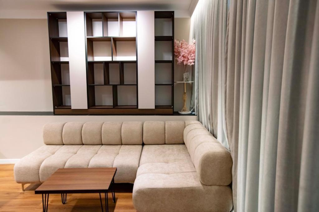 Luxury Apartment At Condor Center Tirana Esterno foto