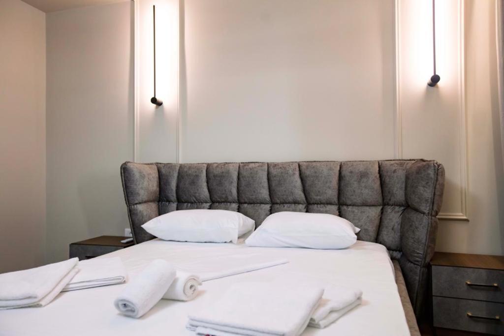 Luxury Apartment At Condor Center Tirana Esterno foto