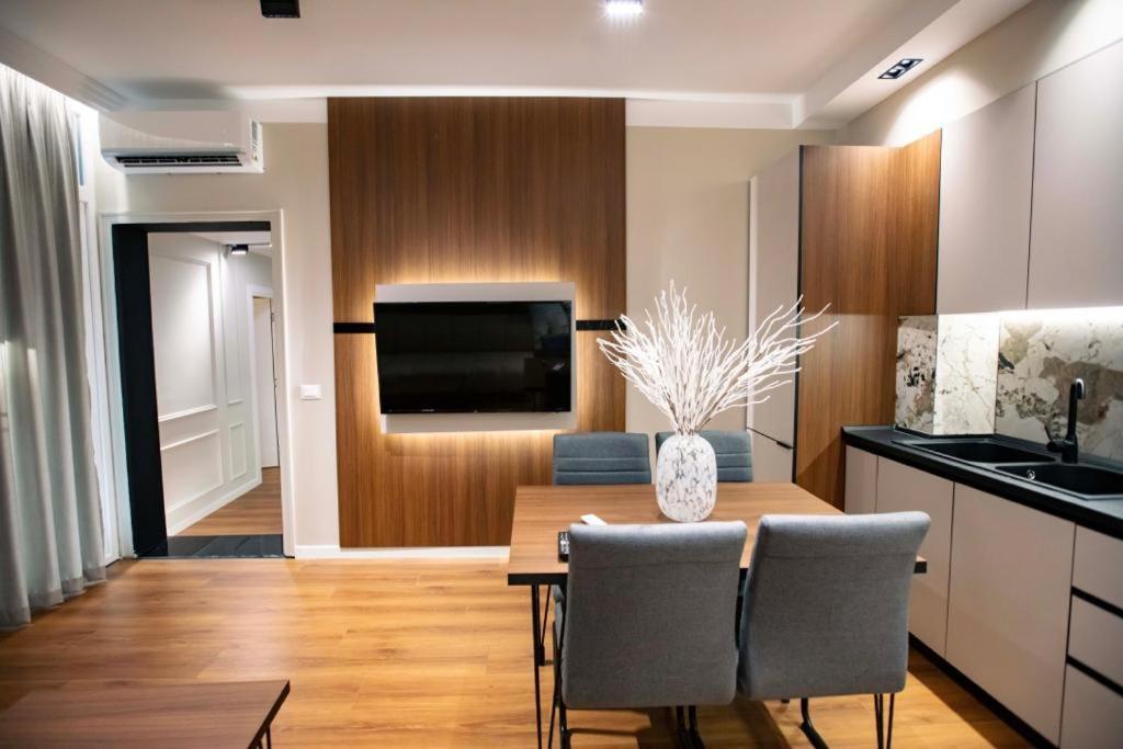 Luxury Apartment At Condor Center Tirana Esterno foto