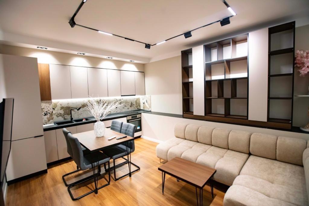 Luxury Apartment At Condor Center Tirana Esterno foto